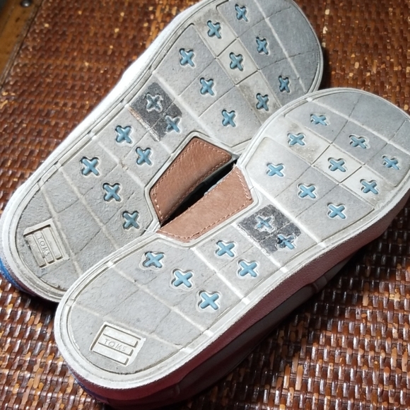 TOMS - Picture 7 of 8